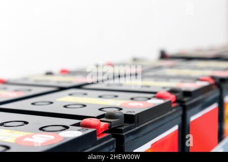 Seriell angeschlossene Batterien für unterbrechungsfreie Stromversorgung Stockfoto