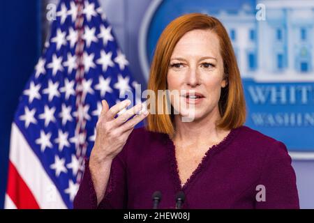 Jen Psaki, die Pressesprecherin des Weißen Hauses, beantwortet Fragen der Medien im White House Press Briefing Room in Washington, DC, USA. 12th Januar 2022. Der Verbraucherpreisindex stieg im Dezember um sieben Prozent, das höchste Tempo seit 40 Jahren. Quelle: SIPA USA/Alamy Live News Stockfoto