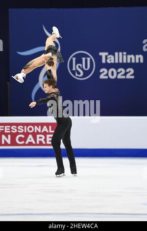 Tallinn, Estland. 12. Januar 2022, Aleksandra BOIKOVA & Dmitrii KOZLOVSKII (RUS), während des Pairs Short Program, bei den ISU European Figure Skating Championships 2022, in der Tondiraba Ice Hall, am 12. Januar 2022 in Tallinn, Estland. Quelle: Raniero Corbelletti/AFLO/Alamy Live News Stockfoto