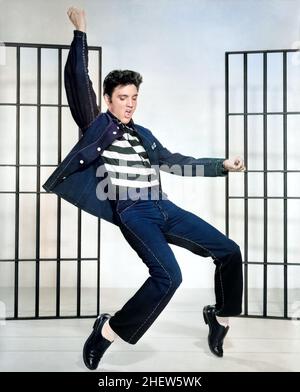 Elvis Presley mit Jailhouse Rock, Musikfilm 1957. Koloriertes Foto. Stockfoto