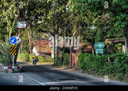 Urbane Szene aus dem alten Hua hin. Dies ist ein altes Fischerdorf, das zu einem der beliebtesten Reiseziele in Thailand wurde. Stockfoto