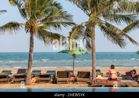 Luxus-Resort am Khao Kalok Beach südlich von Hua hin in der Prachuap Khiri Khan Provinz in Thailand Stockfoto