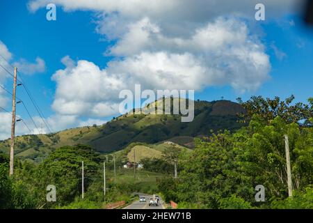 Montaña Redonda in Dominikanische Republik. touristenblick. Montaña Redonda steht für 'Round Mountain', weil es Ihnen einen 360-Grad-Blick auf die Umgebung gibt. Stockfoto