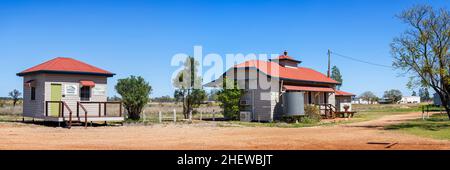 Eisenbahnpark mit Kriegsdenkmal, Dirranbandi, Queensland Australien. Stockfoto