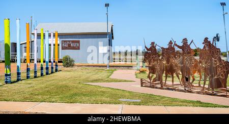 Eisenbahnpark mit Kriegsdenkmal, Dirranbandi, Queensland Australien. Stockfoto