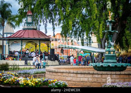 Bandkonzert in Rotunda im Queens Park während des Mary Poppins Festivals, Maryborough, Queensland, Australien Stockfoto