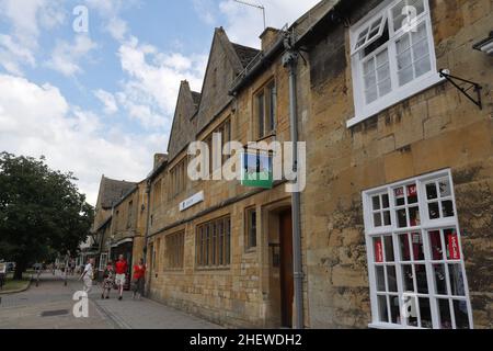 Die ehemalige Lloyds TSB Bank am Broadway, Cotswolds England. Schließung einer ländlichen Bank Stockfoto