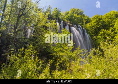Wasserfall Veliki Prstavac im Nationalpark Plitvicer Seen, Kroatien Stockfoto