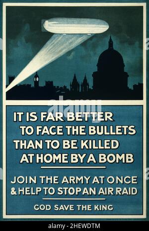 Ein Plakat zur Rekrutierung des Ersten Weltkriegs für die Armee, auf dem ein Zeppelin-Überfall über London mit der Überschrift „Es ist besser, sich den Geschossen zu stellen, als zu Hause von einer Bombe getötet zu werden“ zu sehen ist. Stockfoto