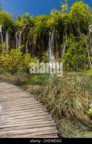 Wasserfall Mali Prstavac im Nationalpark Plitvicer Seen, Kroatien Stockfoto