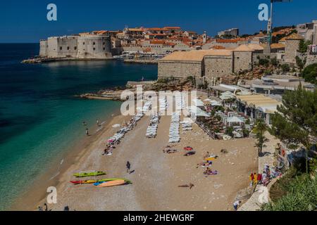 DUBROVNIK, KROATIEN - 31. MAI 2019: Banje Strand in Dubrovnik, Kroatien Stockfoto