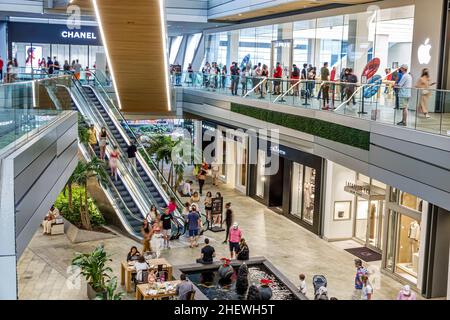 Miami Florida Brickell City Center Einkaufszentrum im Inneren Apple Store Chanel Stockfoto