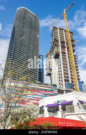 Miami Florida Brickell Hochhaus Eigentumswohngebäude Türme Wohnanlage unter Baustelle Kran Stockfoto