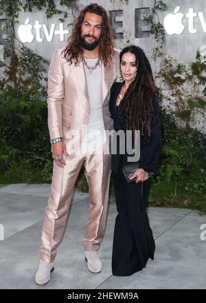 Westwood, Usa. 12th Januar 2022. (DATEI) Jason Momoa und Lisa Bonet kündigen Split nach fast 5 Jahren Ehe an. WESTWOOD, LOS ANGELES, KALIFORNIEN, USA - 21. OKTOBER: Der amerikanische Schauspieler Jason Momoa und seine Frau/amerikanische Schauspielerin Lisa Bonet kommen zur Weltpremiere von Apple TV 's 'See', die am 21. Oktober 2019 im Fox Village Theatre in Westwood, Los Angeles, Kalifornien, USA, stattfand. (Foto von Xavier Collin/Image Press Agency) Quelle: Image Press Agency/Alamy Live News Stockfoto