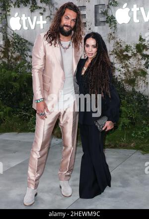 Westwood, Usa. 12th Januar 2022. (DATEI) Jason Momoa und Lisa Bonet kündigen Split nach fast 5 Jahren Ehe an. WESTWOOD, LOS ANGELES, KALIFORNIEN, USA - 21. OKTOBER: Der amerikanische Schauspieler Jason Momoa und seine Frau/amerikanische Schauspielerin Lisa Bonet kommen zur Weltpremiere von Apple TV 's 'See', die am 21. Oktober 2019 im Fox Village Theatre in Westwood, Los Angeles, Kalifornien, USA, stattfand. (Foto von Xavier Collin/Image Press Agency) Quelle: Image Press Agency/Alamy Live News Stockfoto