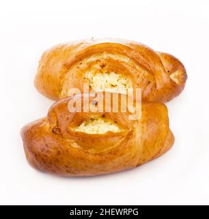Frisch gebackenes Brötchen mit Quark isoliert Stockfoto