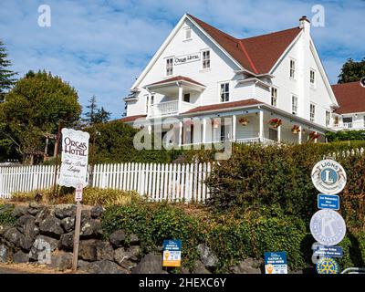 WA21095-00...WASHINGTON - das Orcas Hotel befindet sich in Orcas Village auf Orcas Island. Stockfoto