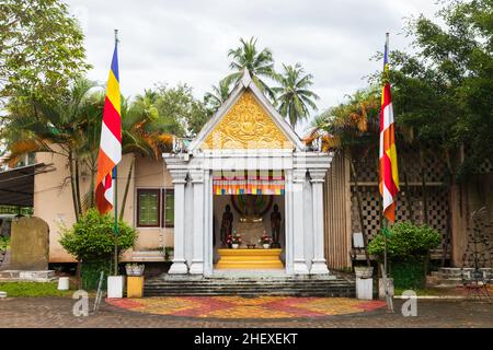 Kambodschanisches Buddhistisches Studentenzentrum Außenansicht auf einem tagsüber, buddhistischen Tempelkomplex in Colombo, Sri Lanka Stockfoto