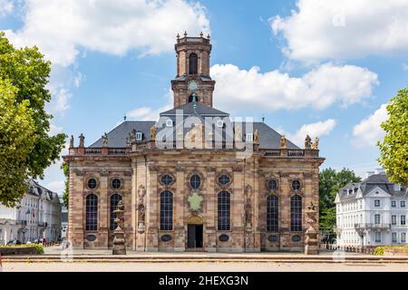 Westfassade und Turm der berühmten Ludwigskirche in Saarbrücken, Deutschland Stockfoto