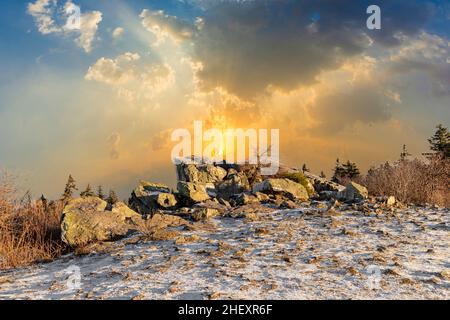 Romantischer Brunhildis-Felsen auf dem Feldberg in Hessen Stockfoto