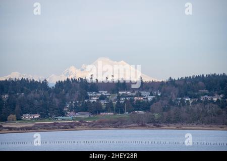 Mount Baker ist ein 10.781 Fuß (3.286 m) aktiver gletscherbedeckter andesitischer Stratovulkan im Cascade Volcanic Arc und den North Cascades von Washington Stockfoto