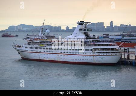 Kreuzfahrtschiff „Oriental Dragon“ in Penang, Malaysia (ehemals Royal Caribbean Cruise Line Sun Viking), wurde ein Kasinoschiff in Hong Kong, Kreuzfahrt Foto Bild Stockfoto