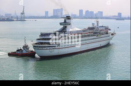 Kreuzfahrtschiff „Oriental Dragon“ in Penang, Malaysia (ehemals Royal Caribbean Cruise Line Sun Viking), wurde ein Kasinoschiff in Hong Kong, Kreuzfahrt Foto Bild Stockfoto