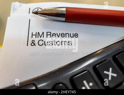 Eine Korrespondenz von HM Revenue of Customs. Das britische Regierungsministerium für die Erhebung von Steuern und Zöllen. Stockfoto