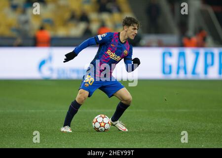 Ukraine, Kiew - 02. November 2021. Gavi (FC Barcelona) während des Spiels zwischen dem FC Dynamo Kiew und dem FC Barcelona, NSC Olympiyskiy Stockfoto