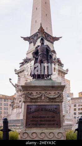 Indianapolis, Indiana, USA - 19. Oktober 2021: Die Statue von William H. Harrison am Indiana State Soldiers and Sailors Monument Stockfoto