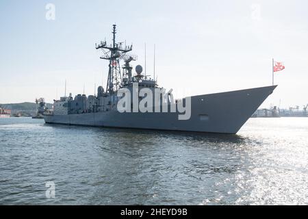 Polnisch Oliver Hazard Perry Klasse geführte Rakete Fregatte ORP General Kazimierz Pulaski 272 (ehemals USS Clark FFG-11) in Gdynia, Polen © Wojciech Stro Stockfoto