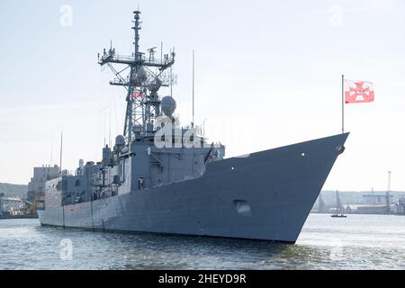 Polnisch Oliver Hazard Perry Klasse geführte Rakete Fregatte ORP General Kazimierz Pulaski 272 (ehemals USS Clark FFG-11) in Gdynia, Polen © Wojciech Stro Stockfoto