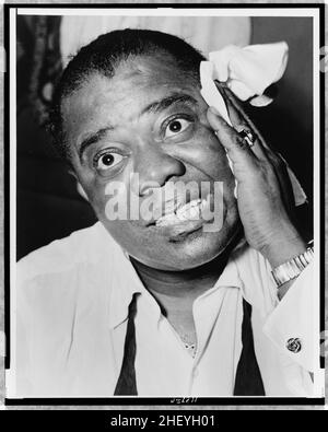 Louis Armstrong 1953, Kopf-Schultern-Portrait / World Telegram & Sun Foto von Herman Hiller Stockfoto