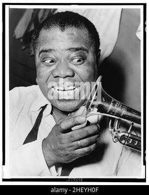 Louis Armstrong 1953, Kopf-Schultern-Portrait / World Telegram & Sun Foto von Herman Hiller Stockfoto