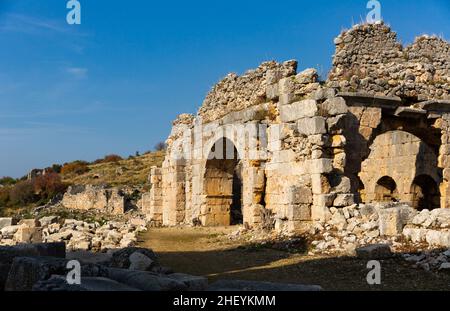 Ruinen von kleinen Bädern in Tlos, Türkei. Stockfoto