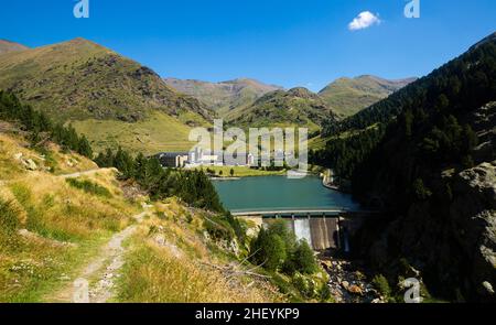 Vall de Nuria Tal in den Pyrenäen Stockfoto