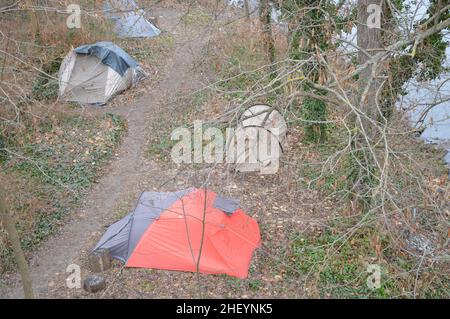 Obdachlosenzelte in Wannsee, Berlin, Deutschland - 9. Januar 2022. Stockfoto