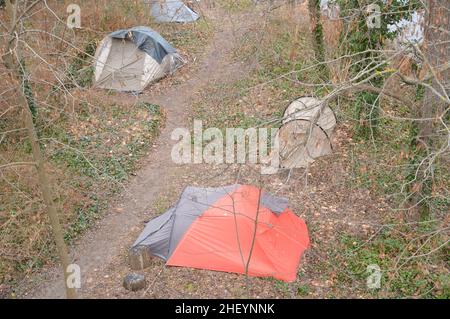 Obdachlosenzelte in Wannsee, Berlin, Deutschland - 9. Januar 2022. Stockfoto