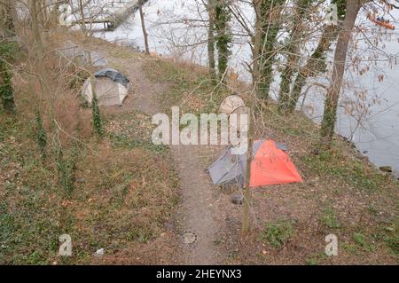 Obdachlosenzelte in Wannsee, Berlin, Deutschland - 9. Januar 2022. Stockfoto