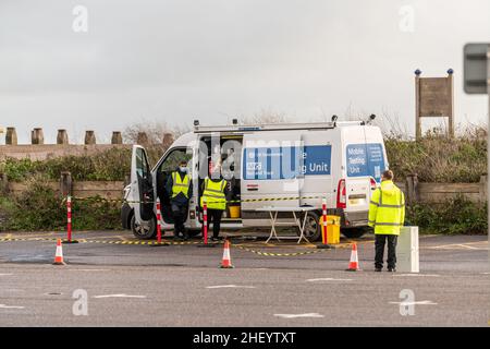 Eine mobile Covid-Teststation, Eastbourne, Großbritannien Stockfoto