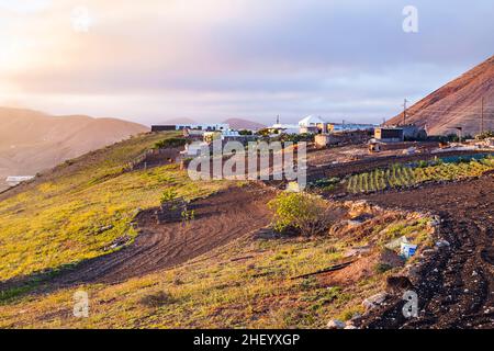 sonnenaufgang in Femes mit Blick auf die erloschenen Vulkane Stockfoto