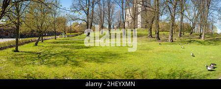 Frühling in der Seefestung Suomenlinna, Helsinki, Finnland Stockfoto