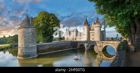 Der Château de Sully-sur-Loire (1560–1641) und sein Graben. Sully-sur-Loire, Centre-Val de Loire, Frankreich. Die château war der Sitz des Herzogs von Sully, Stockfoto