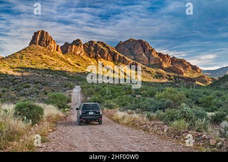 Superstition Mountains, Blick vom Hewitt Canyon, Montana Mountain Loop (NF 172 aka FS 172), Tonto National Forest, nahe Queen Valley, Arizona, USA Stockfoto