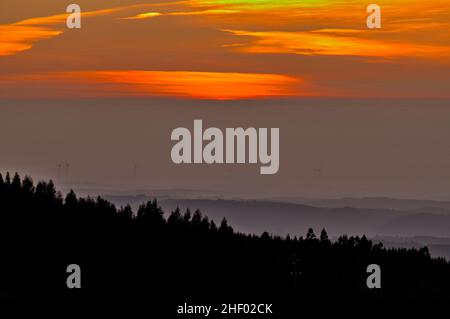 Ende des Tages auf den Monchique Bergen. Algarve, Portugal Stockfoto