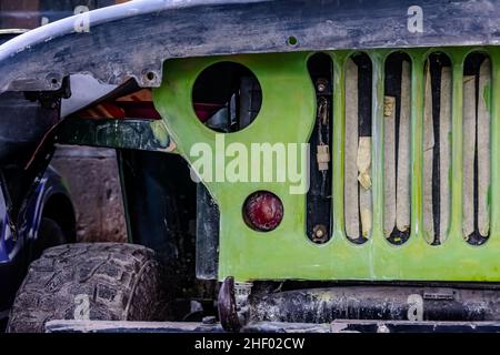 Unvollendete Restaurierung alt und Oldtimer auf Lackarbeiten Auto Garage Stockfoto