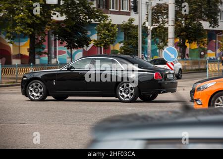 Kiew, Ukraine - 19. Juni 2021: Britischer Luxus-Royce Ghost auf der Straße Stockfoto