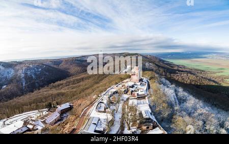 Blick vom Kyffhaeuser Denkmal auf das Tal und die ländliche Umgebung in Thüringen, Deutschland. Stockfoto