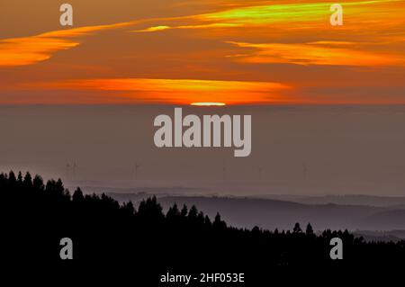 Ende des Tages auf den Monchique Bergen. Algarve, Portugal Stockfoto