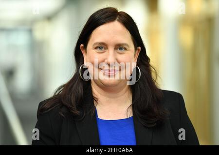 Erfurt, Deutschland. 13th Januar 2022. Astry Plenk, Geschäftsführerin Programmierung am Kinderkanal (KiKA), steht nach einer Pressekonferenz im MDR Landesfunkhaus Thüringen. KiKa ist eine gemeinsame Sendung von ARD und ZDF und ist seit dem 1. Januar 1997 auf Sendung. Das Programm richtet sich an junge Zuschauer im Alter von drei bis 13 Jahren. Der Kinderkanal hat seinen Sitz in Erfurt. Quelle: Martin Schutt/dpa-Zentralbild/dpa/Alamy Live News Stockfoto